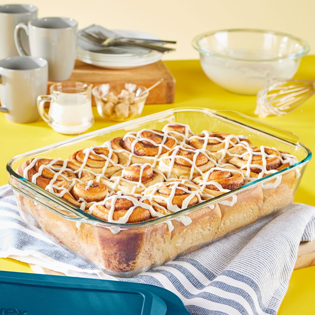 Pyrex® Deep 9 x 13" Rectangular Glass Baking Dish with Blue Lid - Image 2